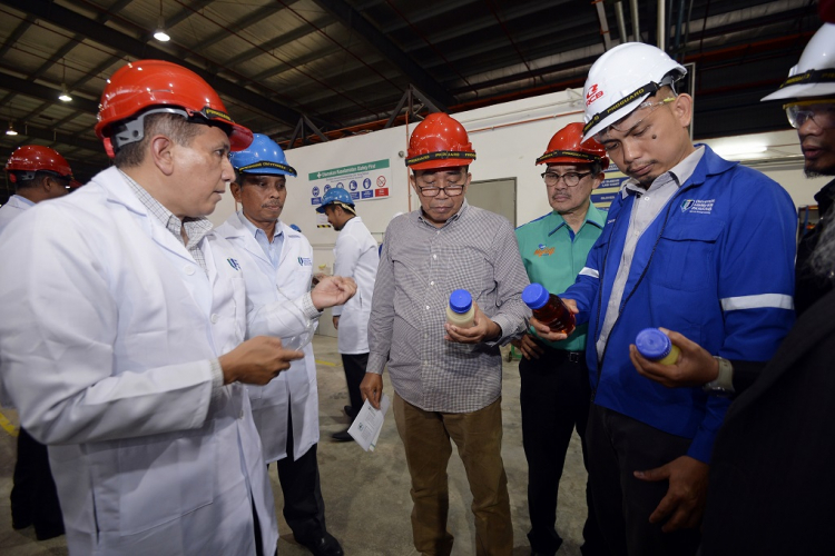 Chairman of Board of Directors visits UMP laboratory facilities