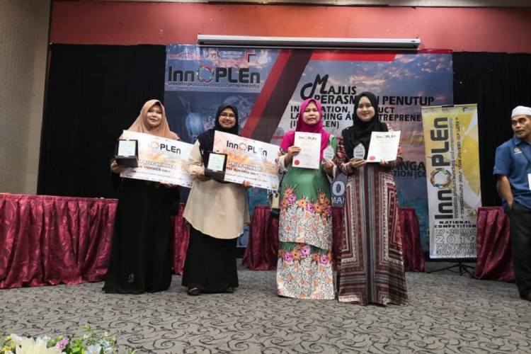 UMP language teachers won three gold medals and a silver medal at INNOPLEN 2019