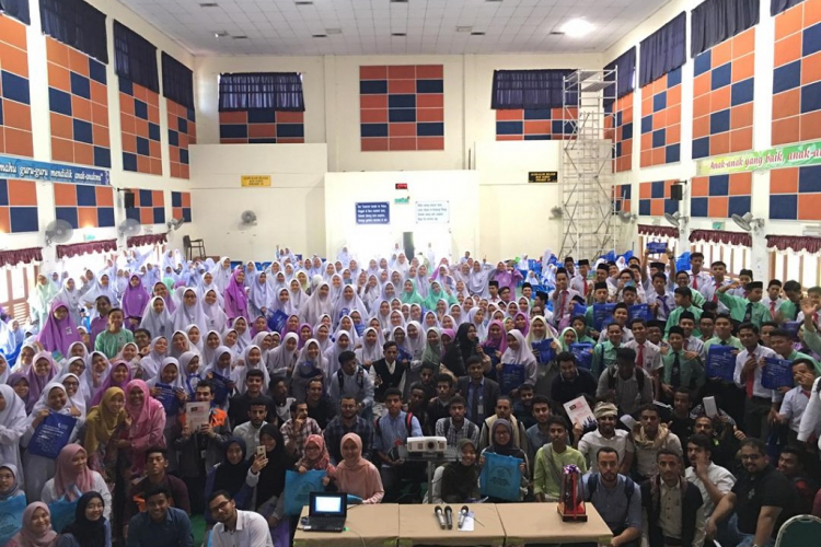 Malay language enhancement carnival benefitted UMP foreign students