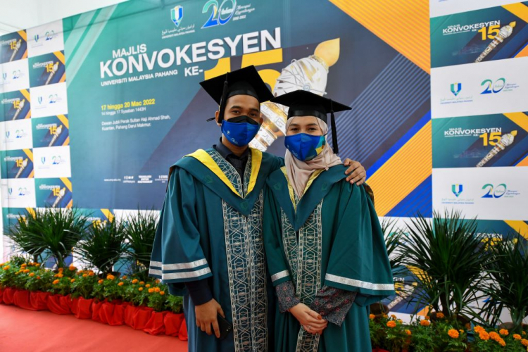 Graduate couple share stage on convocation day