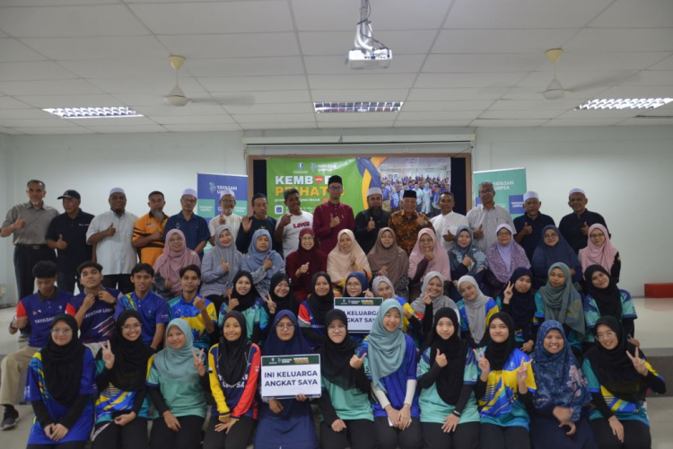 UMPSA Indonesian students experience the life of foster families in Pahang