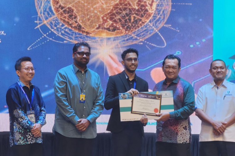 Pelajar UMPSA cipta sistem keselamatan motosikal pintar kurangkan risiko kecurian