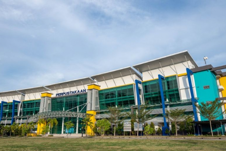 Transformasi Buku Bercetak vs Elektronik: Perspektif Trend Kelestarian Masa Hadapan