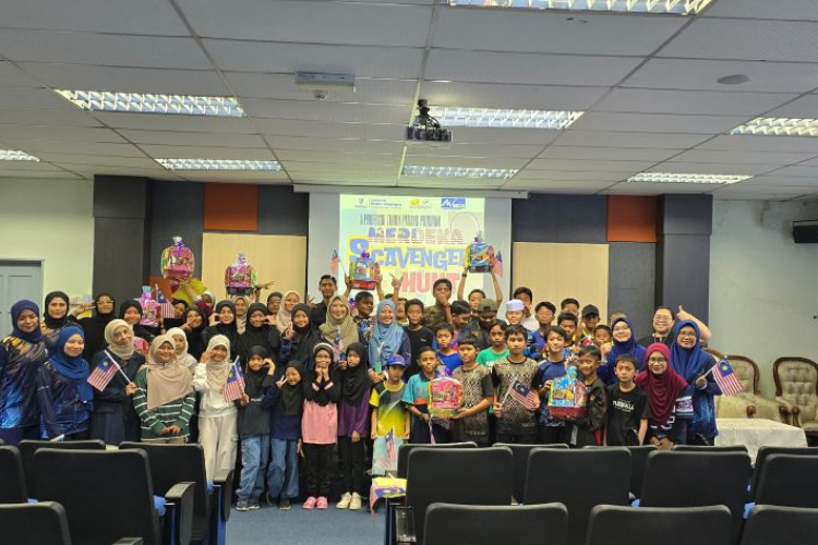 Profesor Turun Padang Programme: Merdeka Scavenger Hunt fosters spirit of love of country and English through gamification