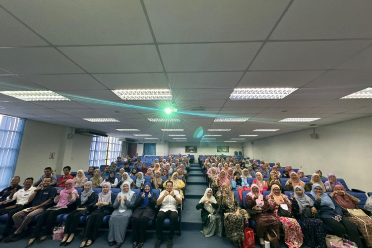 Program Profesor Turun Padang perkasa pengurusan risiko dan kawalan bahan kimia di Makmal Sekolah