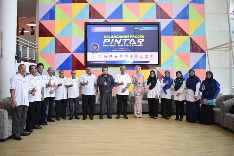 Yayasan UMP Smart Project helps 120 school students