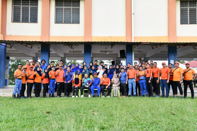 Sukarelawan UMPSA Kilau dan APM laksanakan Program Pascabanjir di PPS Mat Kilau dan Jaya Gading