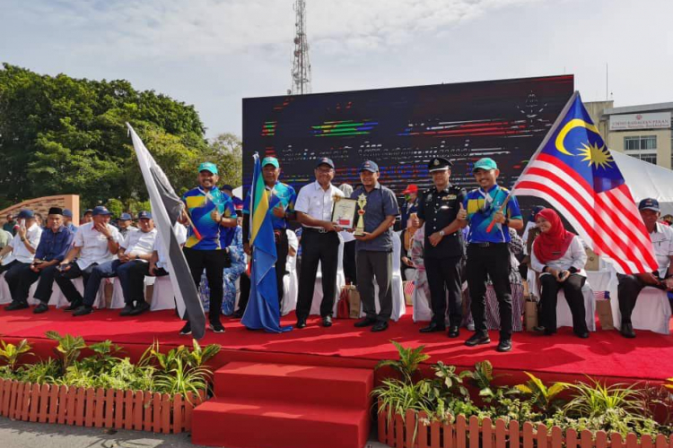 Excited to celebrate independence, UMP contingent wins merdeka parade