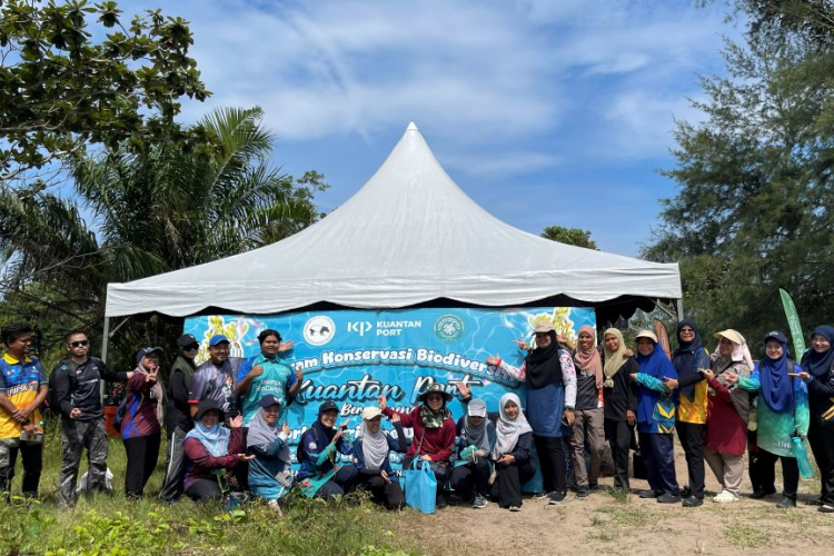 UMPSA sertai program Konservasi Biodiversiti di Pantai Chendor sempena Hari Maritim Sedunia 2025