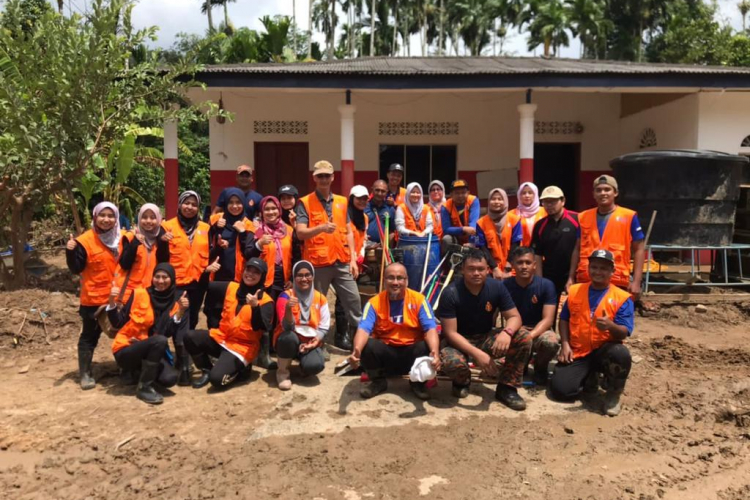 UMP sends KILAU Volunteers to help flood victims in Baling