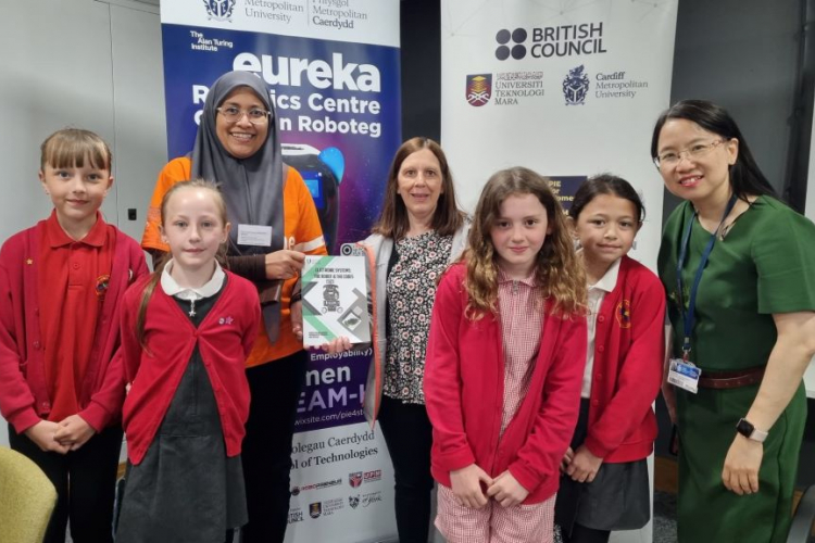 UMP shares expertise in robotics literacy program in the UK