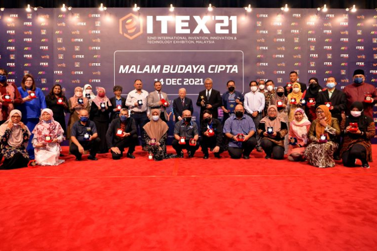 UMP raih 19 pingat emas dianugerahkan ITEX Golden Award