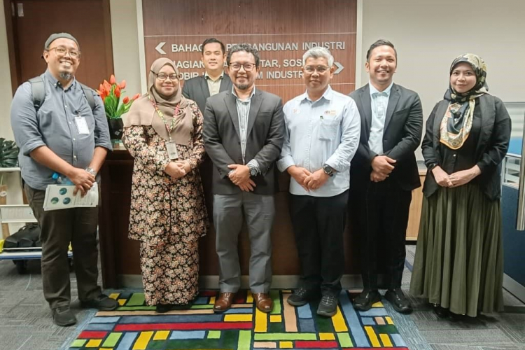  UMPSA bentang hasil awal Geran Penarafan berasaskan Nilai Islam di MITI