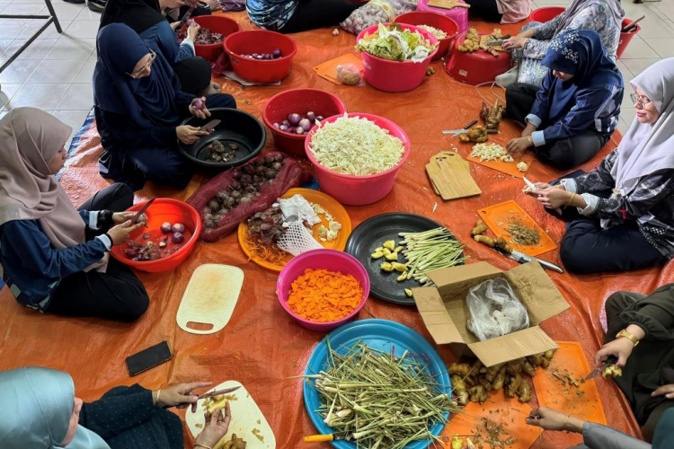 Warga UMPSA bergotong-royong sediakan juadah berbuka puasa setiap hari sepanjang Ramadan