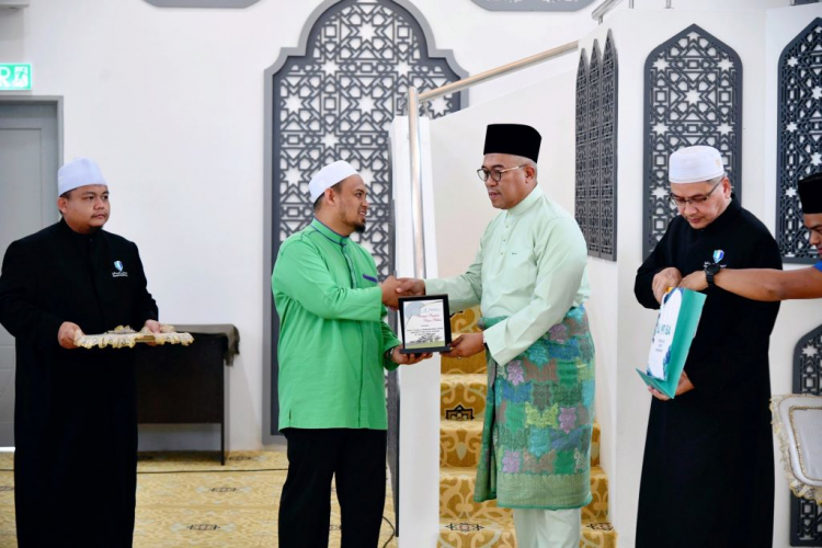 UMPSA community holds first Friday Prayer in new mosque