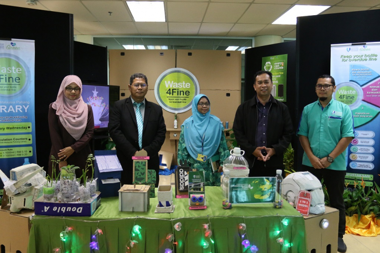 Perpustakaan UMP laksana Program Waste4Fine Bayar Denda Guna Botol Minuman  