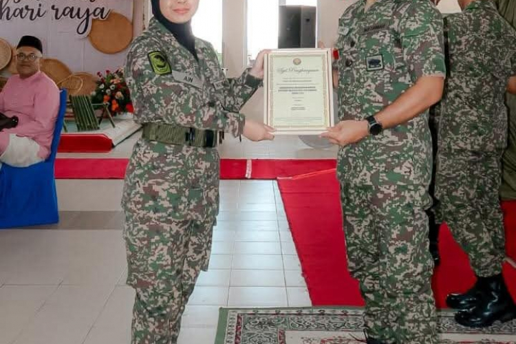 Nurul Ain harumkan nama UMPSA, rangkul Anugerah Kecemerlangan Kursus Askar Wataniah