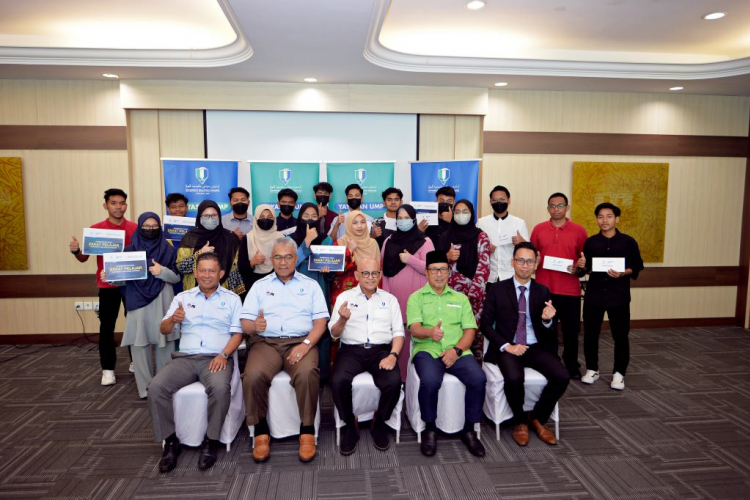 Yayasan UMP receives RM470,648 from MUIP for zakat distribution and disaster relief