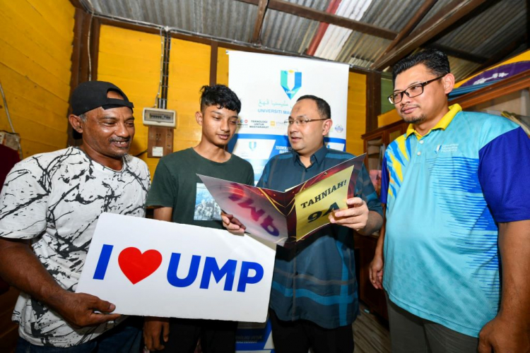 Ziarah Prihatin UMP appreciates outstanding SPM student obtained 9 A