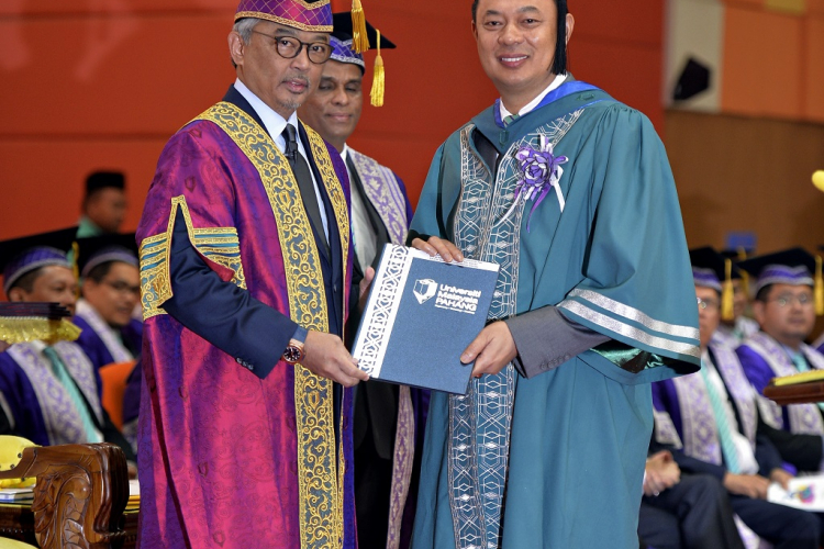 Sultan Pahang’s Brother conferred with UMP Lifelong Professional Learning Award