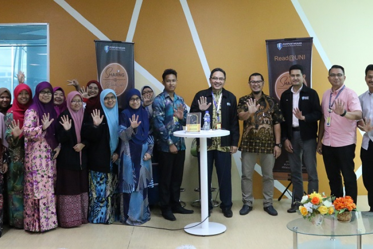 Book review on tahfiz education and soft skills by Dr. Rashidi Abbas in Sharing@BookCafe programme