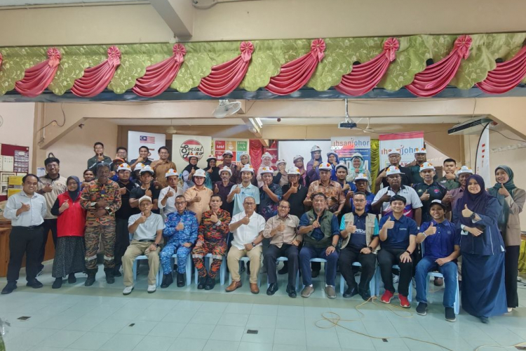 EASY UMPSA perkasa ilmu kesiapsiagaan gempa bumi bersama komuniti Segamat