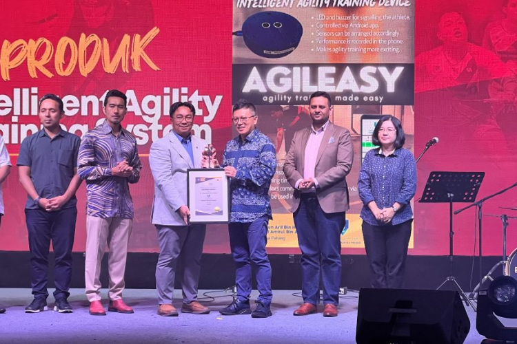 Profesor Madya Ts. Dr. Mohd Hasnun hasilkan peranti latihan ketangkasan pintar tingkatkan reaksi pemain badminton