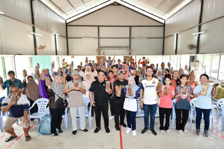 2,000 bongkah cendawan nanas diagihkan untuk manfaat masyarakat Tuaran