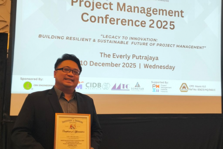 Profesor Madya Ts. Dr. Lee Chia Kuang raih 2 anugerah di PROMAC 2025