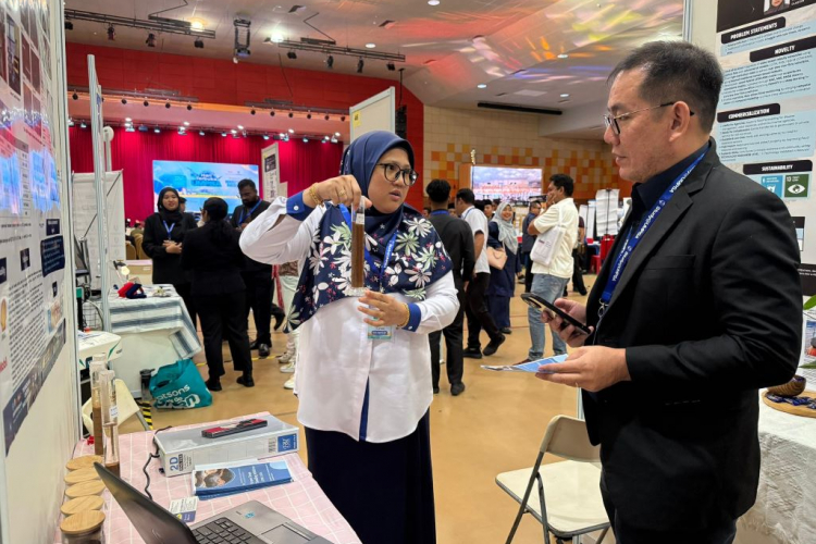 ChM. Ts. Dr. Siti Qurratu’ Aini develops Green Shale Swelling Inhibitor for shale swelling in the oil and gas industry