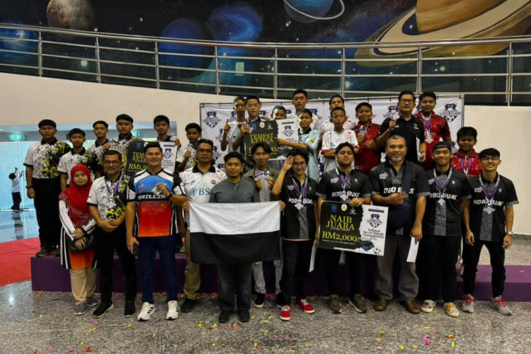 Pasukan RoboBuas UMPSA raih naib johan Pertandingan National Soccer Robotic 2025