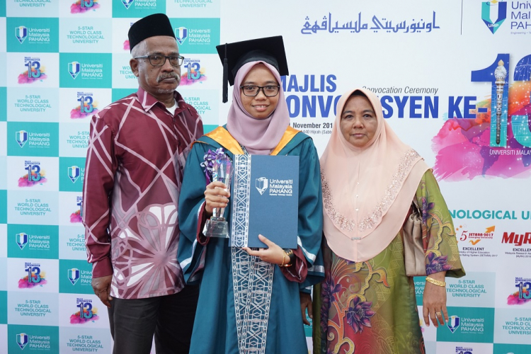 Anak Peneroka Felda Dinobatkan Penerima Anugerah Pelajaran Diraja  