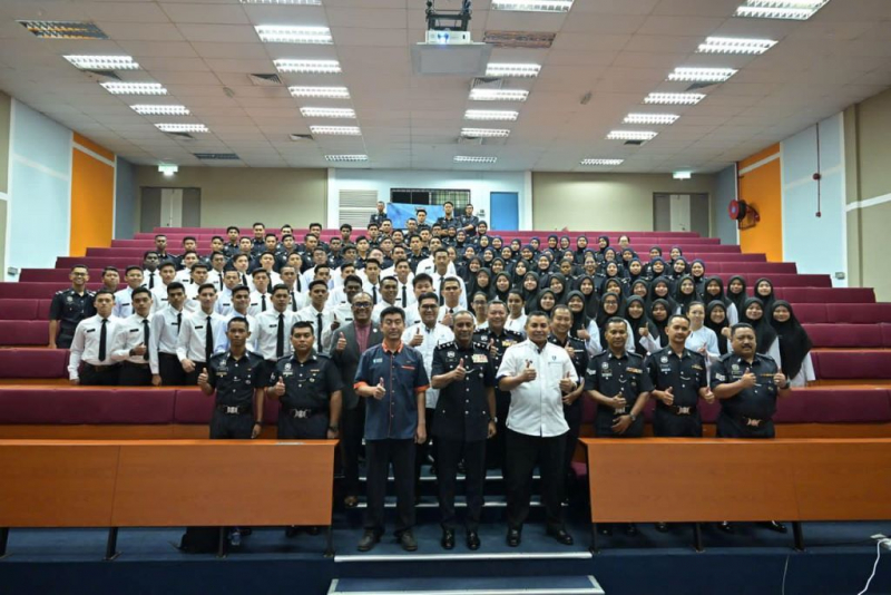 127 pelatih angkat sumpah sebagai anggota Kor SUKSIS UMPSA  