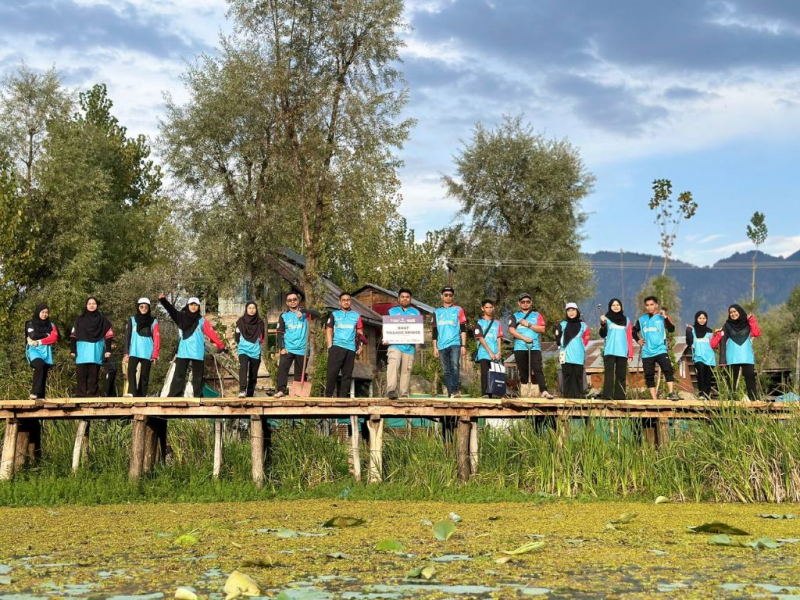  18 UMPSA volunteers join Kashmir Humanitarian Mission to repair bridges and improve access for residents