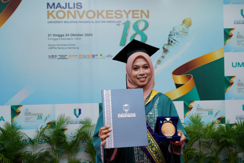 Telekom Malaysia Berhad Excellence Award for Nur Aishah, Manufacturing Process Engineer