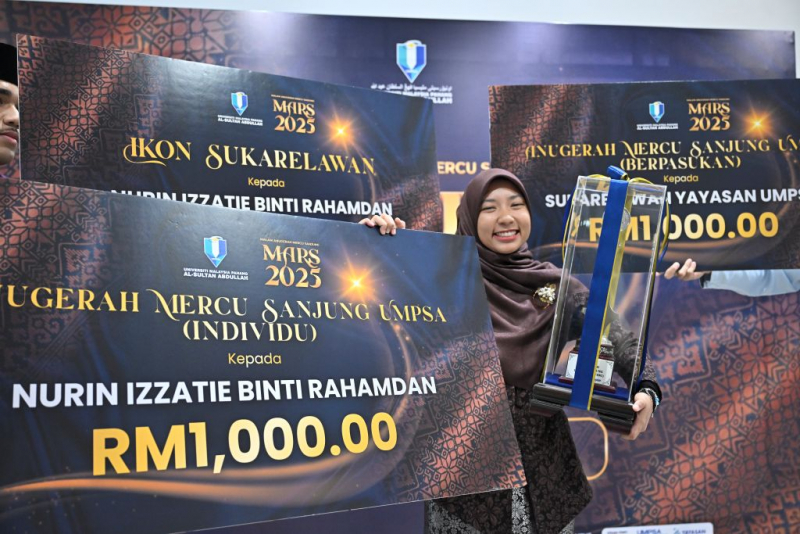 Aktif berbakti demi komuniti, Nurin Izzatie raih Anugerah Mercu Sanjung Individu MARS UMPSA 2025