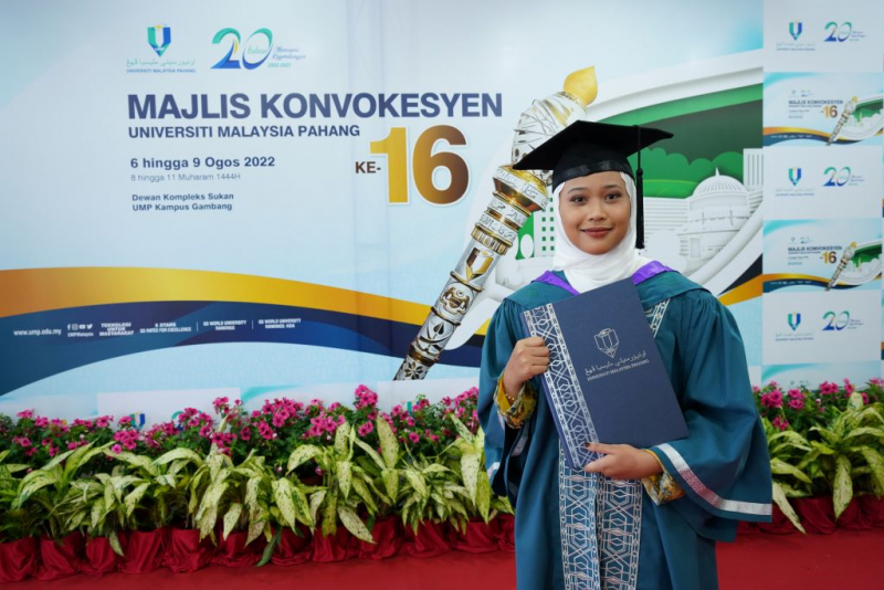 Farhana Environmental Scientist receives Royal Education Award (Pingat Jaya Cemerlang)