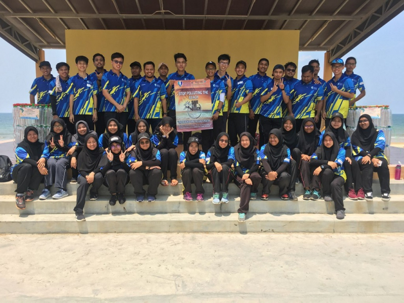 Briged Siswa 4P Gotong-Royong Bersihkan Pantai Leleh    