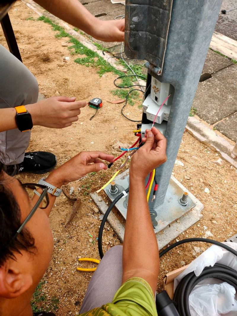 EVcas Lamp, innovation by UMPSA researchers, transforms streetlight poles into electric vehicle chargers