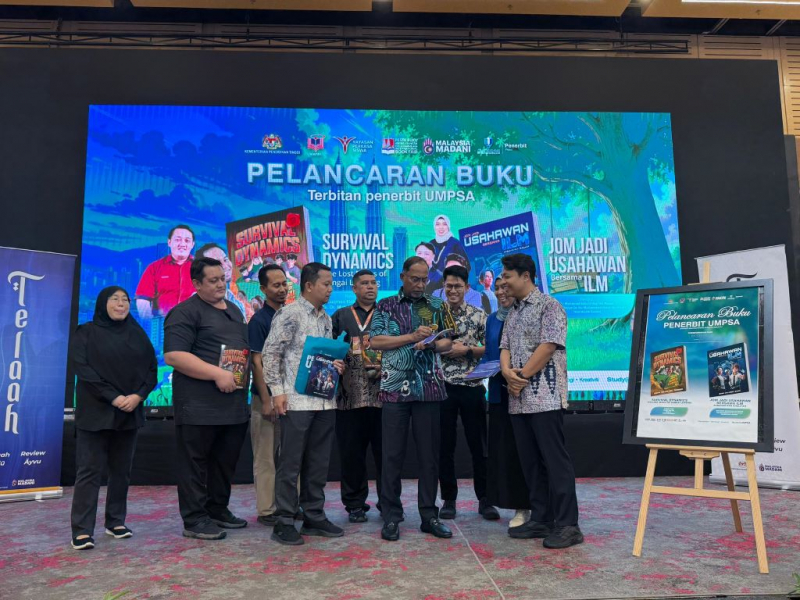Menteri Pendidikan Tinggi lancar 2 terbitan baharu Penerbit UMPSA di PBAKL 2026