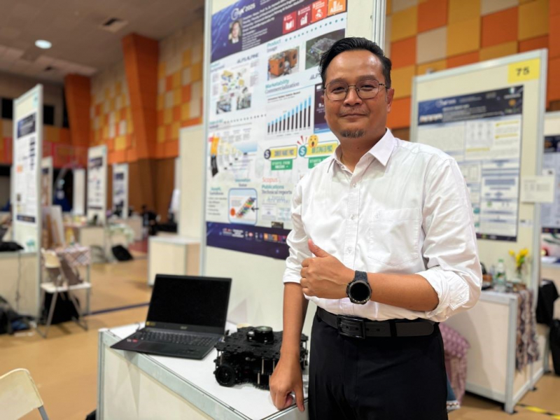 Profesor Ts. Dr. Hamzah Ahmad cipta AGV kos rendah untuk sistem penghantaran produk dalam industri