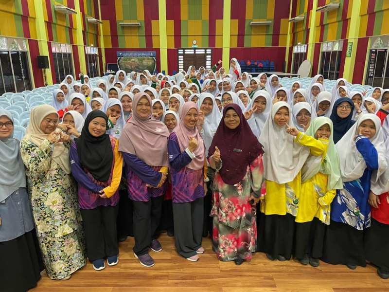 UMPSA Academics bring English and AI Learning to secondary school students in CSR Outreach at SMATAF