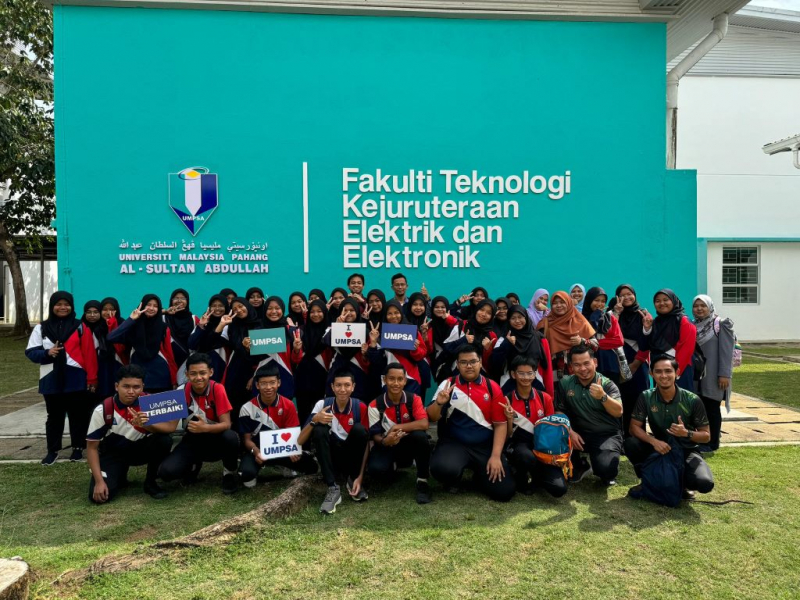 SMK Mersing lawat UMPSA untuk beri pendedahan awal laluan kerjaya