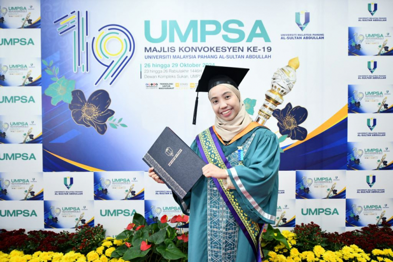 Anugerah Kecemerlangan Hei Tech milik Nur Sofhia Izzaty