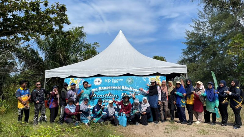 UMPSA sertai program Konservasi Biodiversiti di Pantai Chendor sempena Hari Maritim Sedunia 2025