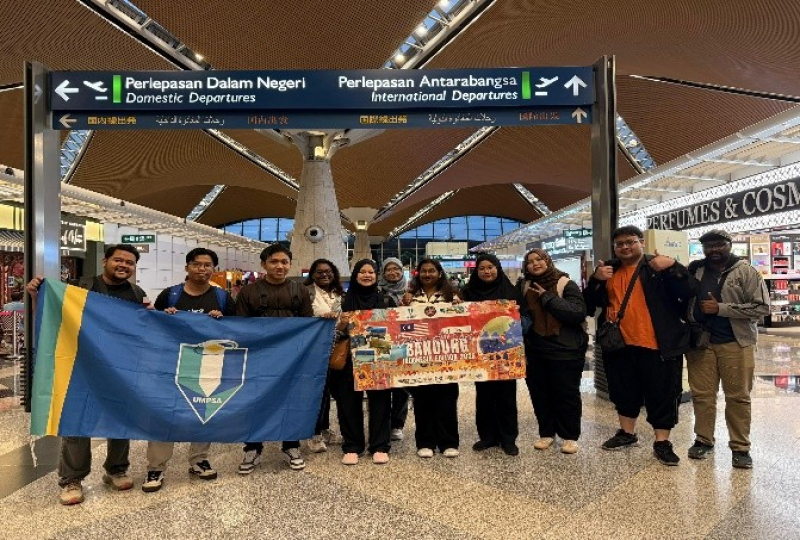 Seramai sepuluh pelajar Universiti Malaysia Pahang Al-Sultan Abdullah (UMPSA) yang terdiri daripada ahli Kelab Bahasa Sepanyol (ESPANSIA) telah berjaya melaksanakan Program Mobiliti Antarabangsa ESPANSIA AI Quest di Universitas Islam Nusantara (UNINUS), Bandung, Indonesia pada 17 hingga 22 Oktober 2025. Menurut Penasihat Kelab Bahasa Sepanyol, Azlina Mohd Ariffin, program ini berperanan memperkukuh jaringan kerjasama akademik antarabangsa serta memperkenalkan bahasa Sepanyol kepada warga UNINUS melalui sesi