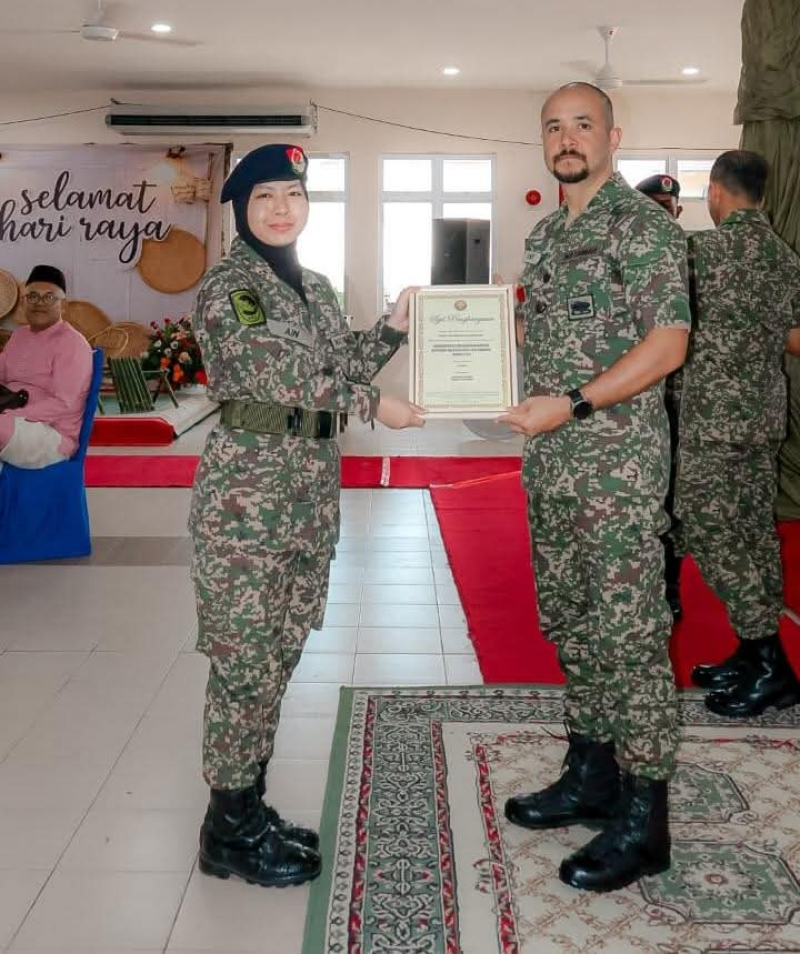 Nurul Ain harumkan nama UMPSA, rangkul Anugerah Kecemerlangan Kursus Askar Wataniah