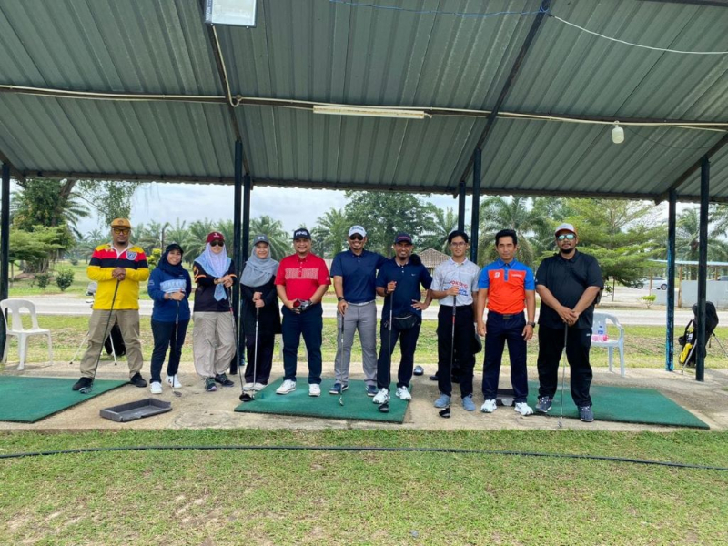 12 staf UMPSA sertai Klinik Asas Peraturan dan Teknik Asas Golf Siri 2