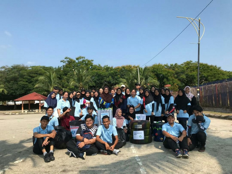 ‘Gotong Royong’ by UMP students to clean up Batu Hitam beach