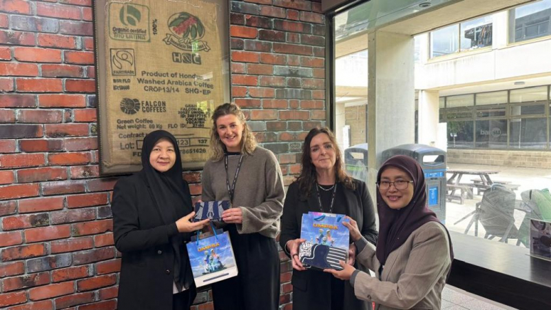 Universiti Malaysia Pahang Al-Sultan Abdullah (UMPSA) terus mempergiat agenda pengantarabangsaan menerusi pelaksanaan Program Sangkutan Staf Kewangan di Finance, Planning and Governance (FPG), University of East Anglia (UEA), Norwich, United Kingdom yang berlangsung pada 11 hingga 15 Mei 2026. Penyertaan program sangkutan staf kali ini melibatkan Pengarah Operasi Kewangan dan Pengurusan Aset, Nor Ashikin  Dolmat@Mat Sani itu membuka perspektif baharu terhadap pengurusan kewangan, pendigitalan sistem serta k